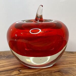 Red Apple Paperweight Beautiful Vintage Hand Blown Art Glass Excellent Condition